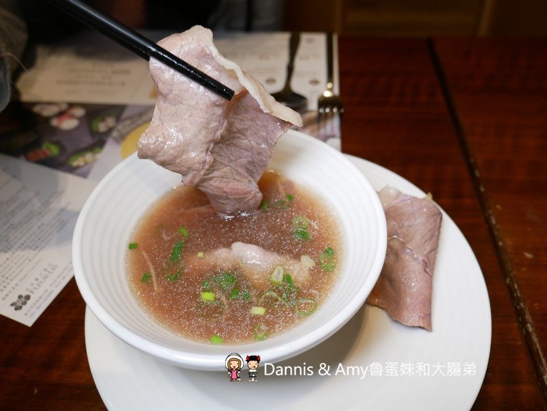 《新竹吃到飽餐廳推薦》芙洛麗飯店食譜自助百匯BUFFET,各國料理200多道菜色任你選。手沖和牛牛肉湯,現點現做肋眼牛排,炙燒握壽司,櫻桃鴨,鮑魚海鮮粥,舒芙蕾,暢飲海尼根生啤酒︱聚餐尾牙春酒快點訂起來(影片)