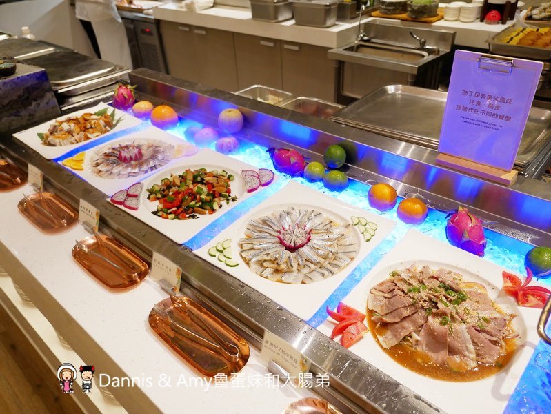 《新竹吃到飽餐廳推薦》芙洛麗飯店食譜自助百匯BUFFET,各國料理200多道菜色任你選。手沖和牛牛肉湯,現點現做肋眼牛排,炙燒握壽司,櫻桃鴨,鮑魚海鮮粥,舒芙蕾,暢飲海尼根生啤酒︱聚餐尾牙春酒快點訂起來(影片)