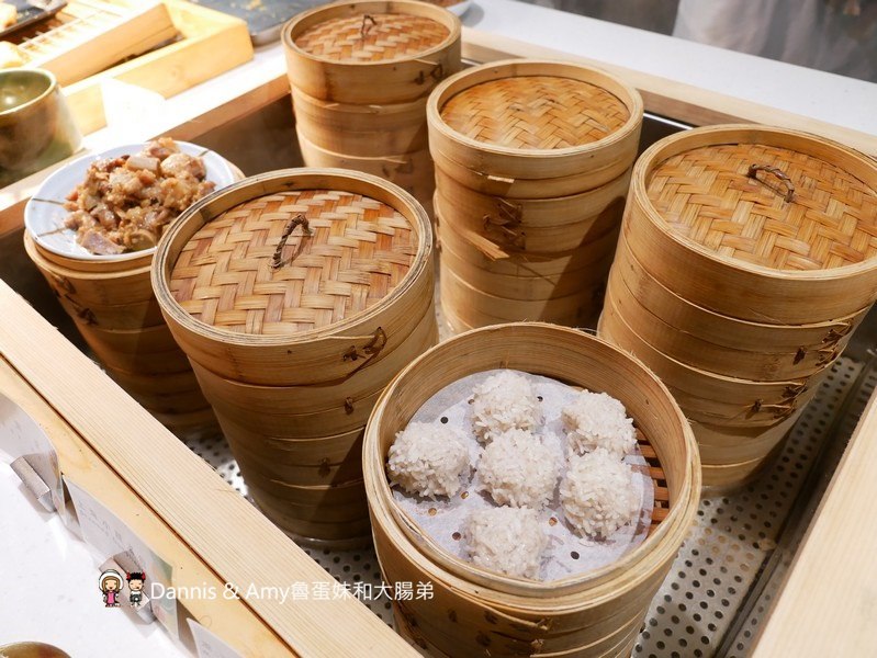 《新竹吃到飽餐廳推薦》芙洛麗飯店食譜自助百匯BUFFET,各國料理200多道菜色任你選。手沖和牛牛肉湯,現點現做肋眼牛排,炙燒握壽司,櫻桃鴨,鮑魚海鮮粥,舒芙蕾,暢飲海尼根生啤酒︱聚餐尾牙春酒快點訂起來(影片)