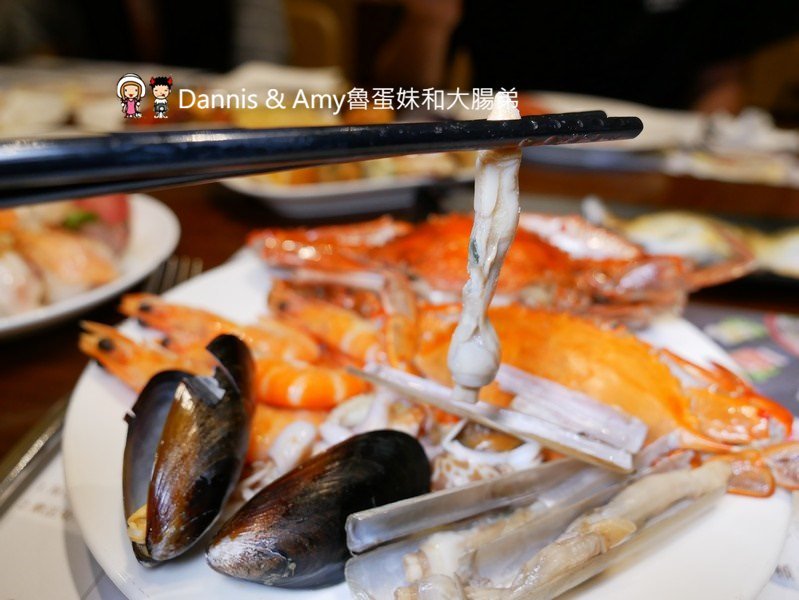 《新竹吃到飽餐廳推薦》芙洛麗飯店食譜自助百匯BUFFET,各國料理200多道菜色任你選。手沖和牛牛肉湯,現點現做肋眼牛排,炙燒握壽司,櫻桃鴨,鮑魚海鮮粥,舒芙蕾,暢飲海尼根生啤酒︱聚餐尾牙春酒快點訂起來(影片)