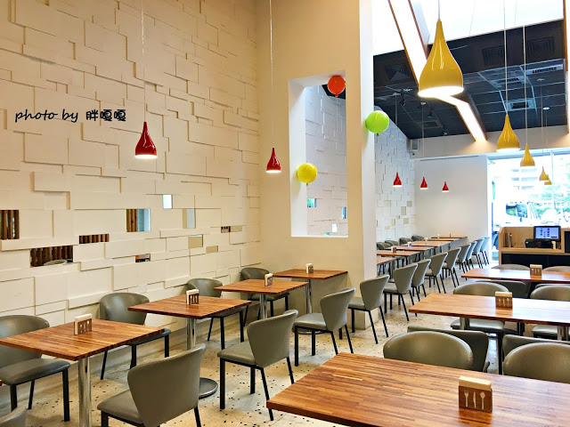 【台中 南屯】青木和洋食彩 AOKI➶➶使用在地小農生產作物，直接端上餐桌，餐點新鮮、清爽、美味，甜點的熱鍋鬆餅也非常推薦，就連烏龍茶也能入菜，會令人一去還想再去的超棒餐廳