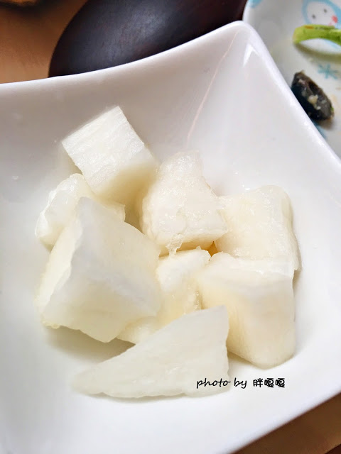 【台中 南屯】青木和洋食彩 AOKI➶➶使用在地小農生產作物，直接端上餐桌，餐點新鮮、清爽、美味，甜點的熱鍋鬆餅也非常推薦，就連烏龍茶也能入菜，會令人一去還想再去的超棒餐廳