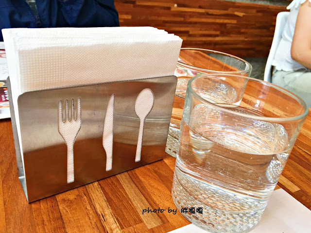 【台中 南屯】青木和洋食彩 AOKI➶➶使用在地小農生產作物，直接端上餐桌，餐點新鮮、清爽、美味，甜點的熱鍋鬆餅也非常推薦，就連烏龍茶也能入菜，會令人一去還想再去的超棒餐廳