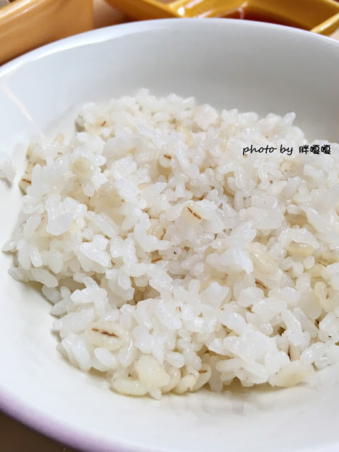 【台中 南屯】青木和洋食彩 AOKI➶➶使用在地小農生產作物，直接端上餐桌，餐點新鮮、清爽、美味，甜點的熱鍋鬆餅也非常推薦，就連烏龍茶也能入菜，會令人一去還想再去的超棒餐廳