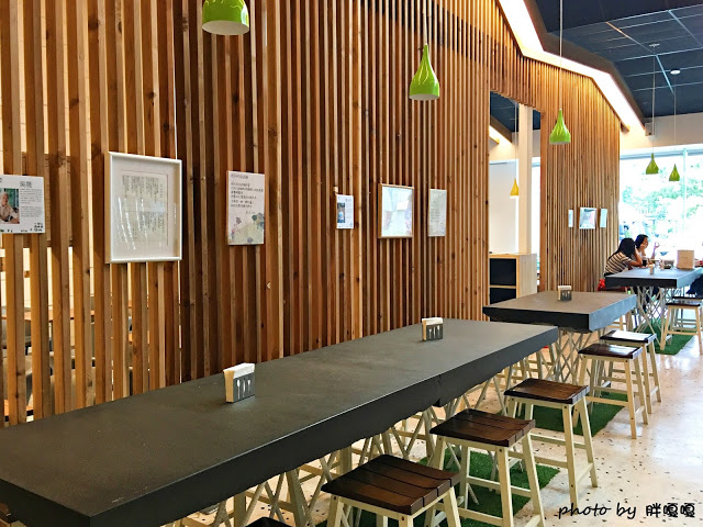 【台中 南屯】青木和洋食彩 AOKI➶➶使用在地小農生產作物，直接端上餐桌，餐點新鮮、清爽、美味，甜點的熱鍋鬆餅也非常推薦，就連烏龍茶也能入菜，會令人一去還想再去的超棒餐廳