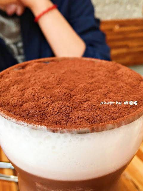 【台中 南屯】青木和洋食彩 AOKI➶➶使用在地小農生產作物，直接端上餐桌，餐點新鮮、清爽、美味，甜點的熱鍋鬆餅也非常推薦，就連烏龍茶也能入菜，會令人一去還想再去的超棒餐廳