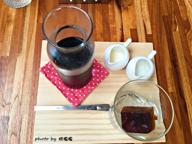 【台中 南屯】青木和洋食彩 AOKI➶➶使用在地小農生產作物，直接端上餐桌，餐點新鮮、清爽、美味，甜點的熱鍋鬆餅也非常推薦，就連烏龍茶也能入菜，會令人一去還想再去的超棒餐廳