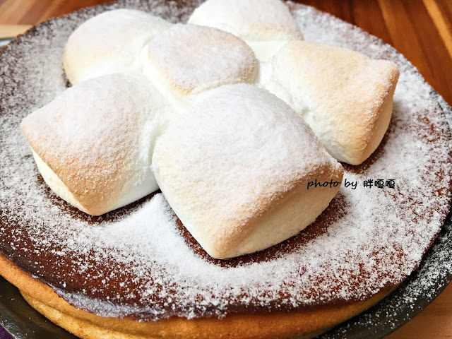 【台中 南屯】青木和洋食彩 AOKI➶➶使用在地小農生產作物，直接端上餐桌，餐點新鮮、清爽、美味，甜點的熱鍋鬆餅也非常推薦，就連烏龍茶也能入菜，會令人一去還想再去的超棒餐廳