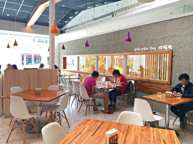 【台中 南屯】青木和洋食彩 AOKI➶➶使用在地小農生產作物，直接端上餐桌，餐點新鮮、清爽、美味，甜點的熱鍋鬆餅也非常推薦，就連烏龍茶也能入菜，會令人一去還想再去的超棒餐廳