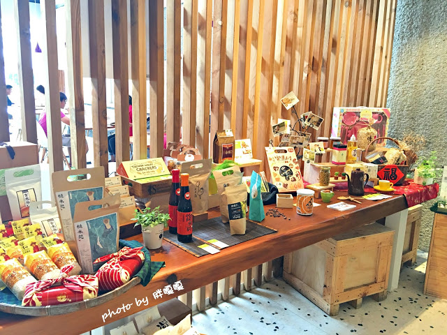 【台中 南屯】青木和洋食彩 AOKI➶➶使用在地小農生產作物，直接端上餐桌，餐點新鮮、清爽、美味，甜點的熱鍋鬆餅也非常推薦，就連烏龍茶也能入菜，會令人一去還想再去的超棒餐廳