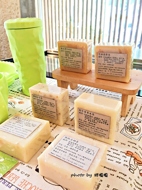 【台中 南屯】青木和洋食彩 AOKI➶➶使用在地小農生產作物，直接端上餐桌，餐點新鮮、清爽、美味，甜點的熱鍋鬆餅也非常推薦，就連烏龍茶也能入菜，會令人一去還想再去的超棒餐廳