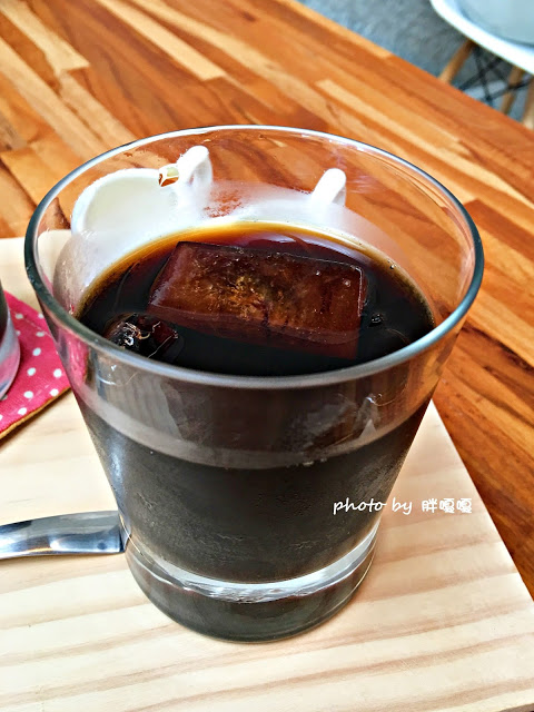 【台中 南屯】青木和洋食彩 AOKI➶➶使用在地小農生產作物，直接端上餐桌，餐點新鮮、清爽、美味，甜點的熱鍋鬆餅也非常推薦，就連烏龍茶也能入菜，會令人一去還想再去的超棒餐廳