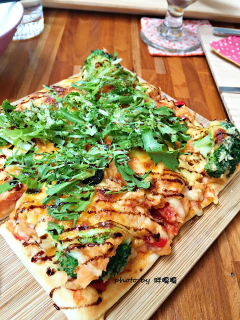 【台中 南屯】青木和洋食彩 AOKI➶➶使用在地小農生產作物，直接端上餐桌，餐點新鮮、清爽、美味，甜點的熱鍋鬆餅也非常推薦，就連烏龍茶也能入菜，會令人一去還想再去的超棒餐廳