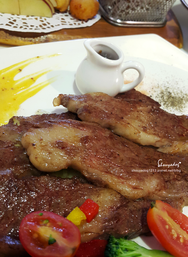 Oyami cafe:【複合式餐廳】西門町下午茶首選 夢幻少女系法式鄉村 Oyami Caf'e