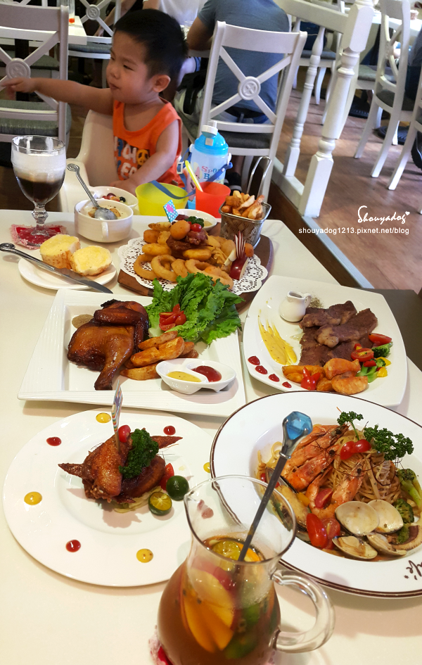 Oyami cafe:【複合式餐廳】西門町下午茶首選 夢幻少女系法式鄉村 Oyami Caf'e