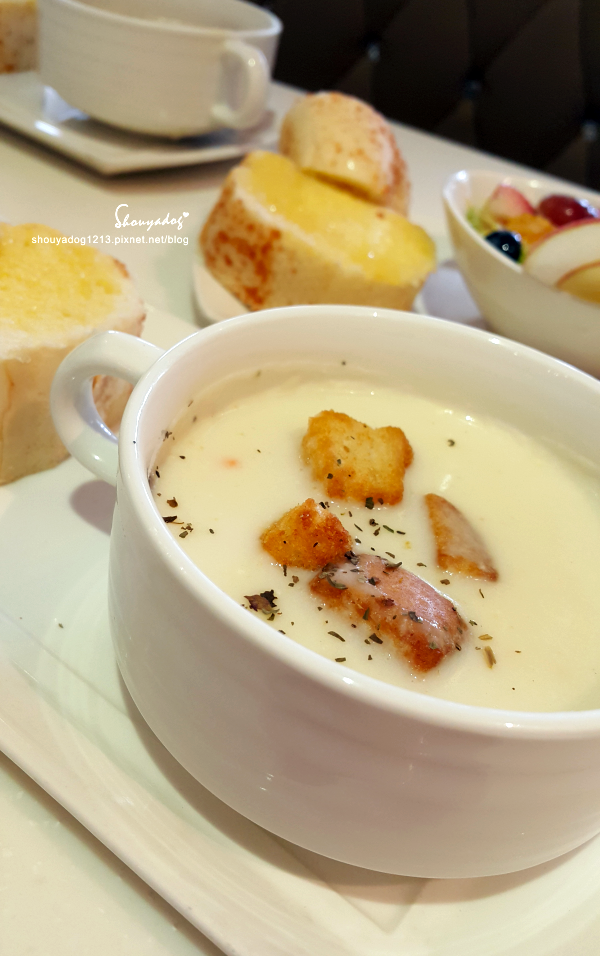 Oyami cafe:【複合式餐廳】西門町下午茶首選 夢幻少女系法式鄉村 Oyami Caf'e