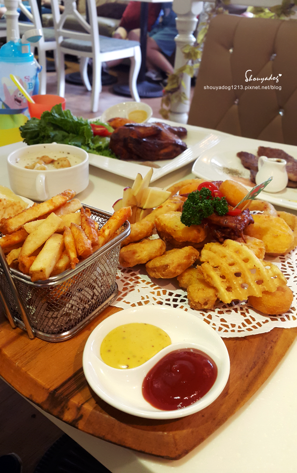 Oyami cafe:【複合式餐廳】西門町下午茶首選 夢幻少女系法式鄉村 Oyami Caf'e