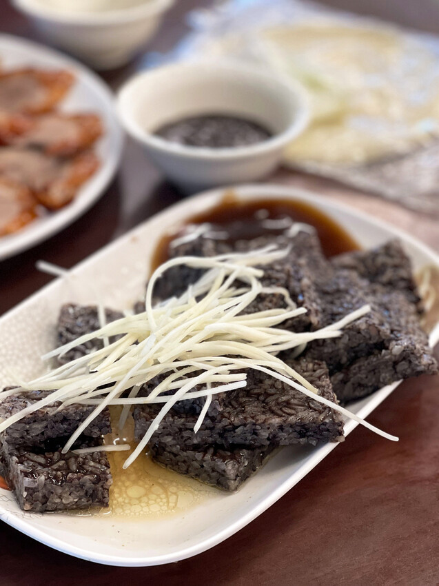 高雄平價烤鴨分享:仁武烤鴨排隊美食,內用現吃有冷氣,停車方便 高雄平價烤鴨分享:仁武烤鴨排隊美食,內用現吃有冷氣,停車方便