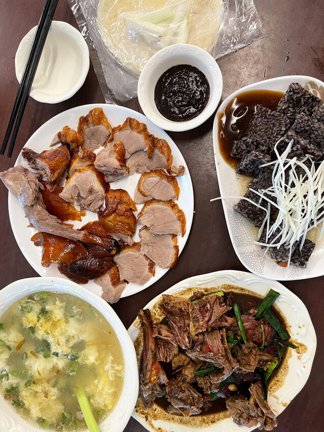 高雄平價烤鴨分享:仁武烤鴨排隊美食,內用現吃有冷氣,停車方便 高雄平價烤鴨分享:仁武烤鴨排隊美食,內用現吃有冷氣,停車方便