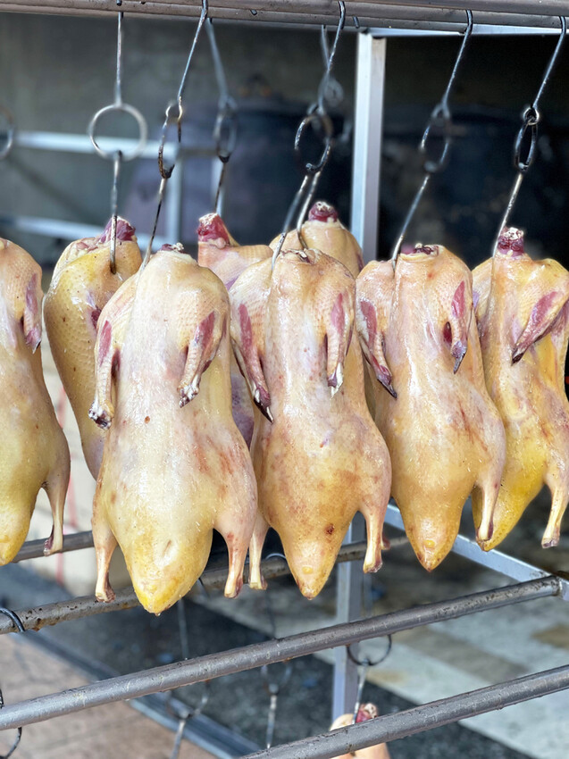 高雄平價烤鴨分享:仁武烤鴨排隊美食,內用現吃有冷氣,停車方便 高雄平價烤鴨分享:仁武烤鴨排隊美食,內用現吃有冷氣,停車方便