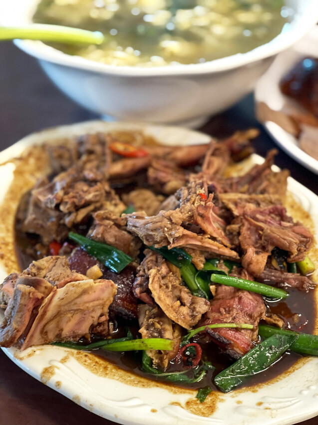 高雄平價烤鴨分享:仁武烤鴨排隊美食,內用現吃有冷氣,停車方便 高雄平價烤鴨分享:仁武烤鴨排隊美食,內用現吃有冷氣,停車方便