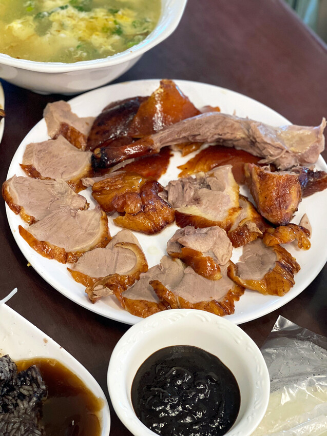 高雄平價烤鴨分享:仁武烤鴨排隊美食,內用現吃有冷氣,停車方便 高雄平價烤鴨分享:仁武烤鴨排隊美食,內用現吃有冷氣,停車方便