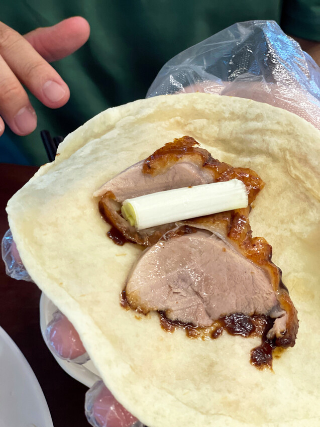 高雄平價烤鴨分享:仁武烤鴨排隊美食,內用現吃有冷氣,停車方便 高雄平價烤鴨分享:仁武烤鴨排隊美食,內用現吃有冷氣,停車方便