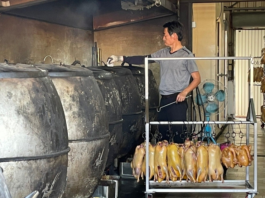 242555.jpg - 【高雄.仁武】仁武烤鴨+古嚴寺超級清幽磁場超棒的寺廟。大殿上充滿著靈氣與能量