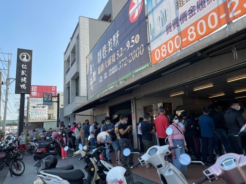 242557.jpg - 【高雄.仁武】仁武烤鴨+古嚴寺超級清幽磁場超棒的寺廟。大殿上充滿著靈氣與能量