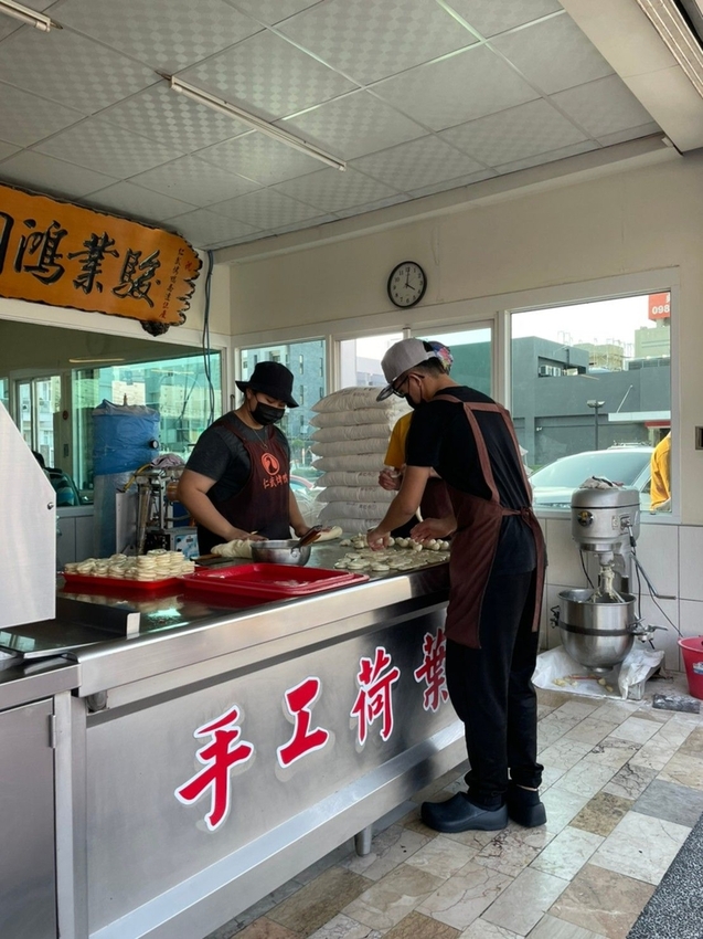 242556.jpg - 【高雄.仁武】仁武烤鴨+古嚴寺超級清幽磁場超棒的寺廟。大殿上充滿著靈氣與能量