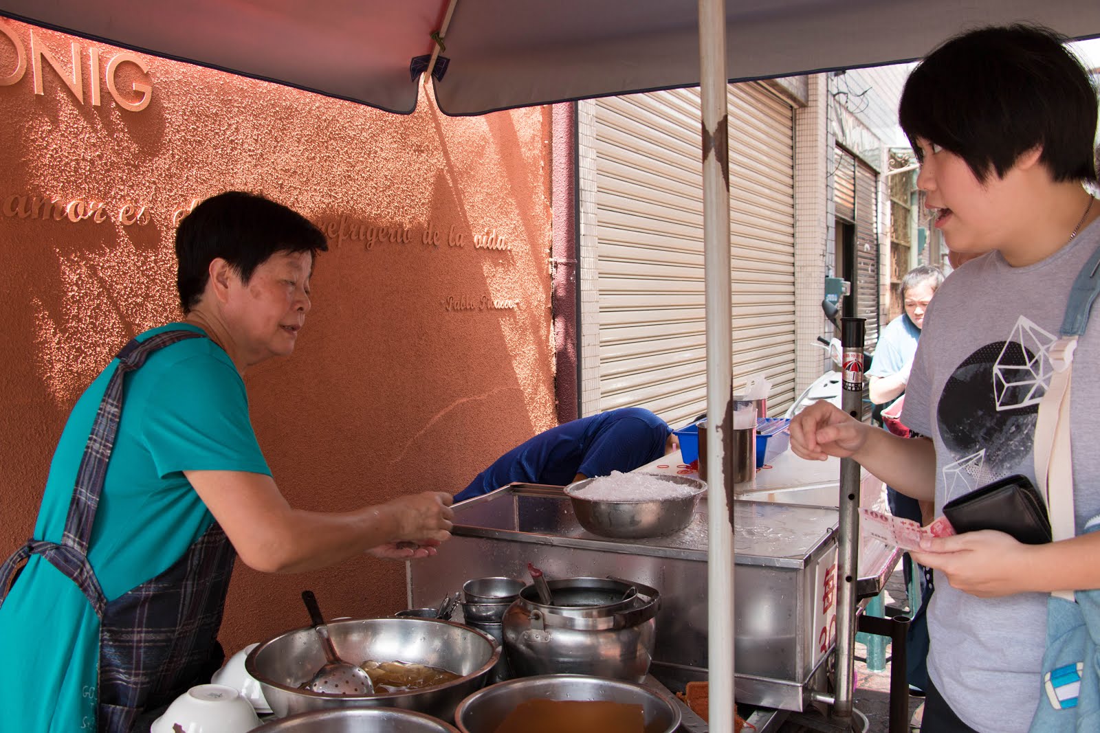 【台南│無名愛玉冰】晨起的涼意,立吞最在地,宮後街口早鳥限定愛玉冰!