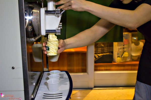 宇治 玩笑亭：高雄新興︱宇治．玩笑亭　我的抹茶霜淇淋首選！