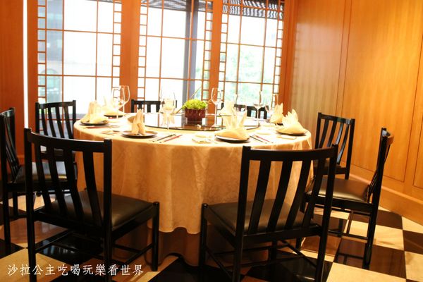 西華飯店-怡園：台北西華‧萬豪酒店2017冠軍鴨『西華飯店-怡園』冰火烤鴨三重奏/捷運中山國中站