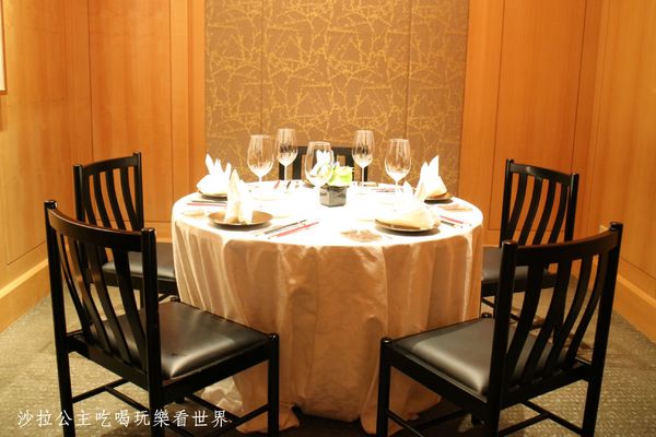 西華飯店-怡園：台北西華‧萬豪酒店2017冠軍鴨『西華飯店-怡園』冰火烤鴨三重奏/捷運中山國中站