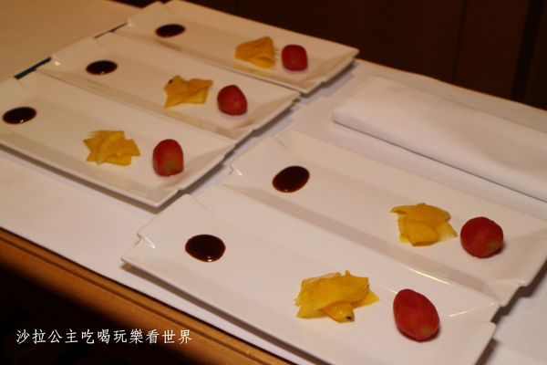 西華飯店-怡園：台北西華‧萬豪酒店2017冠軍鴨『西華飯店-怡園』冰火烤鴨三重奏/捷運中山國中站