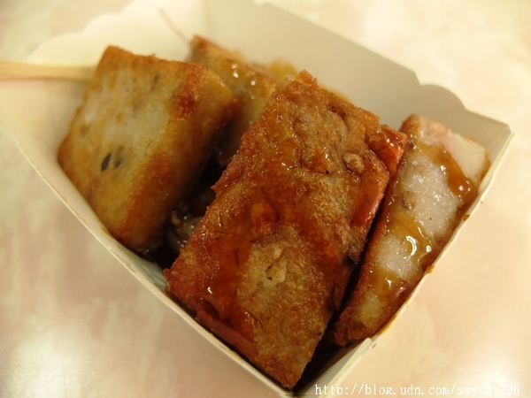 三冠王芋冰城：【美食特搜。高雄甲仙區】三冠王芋冰城。顧客超愛吃的芋粿 份足味美 皮酥可口芋香自然