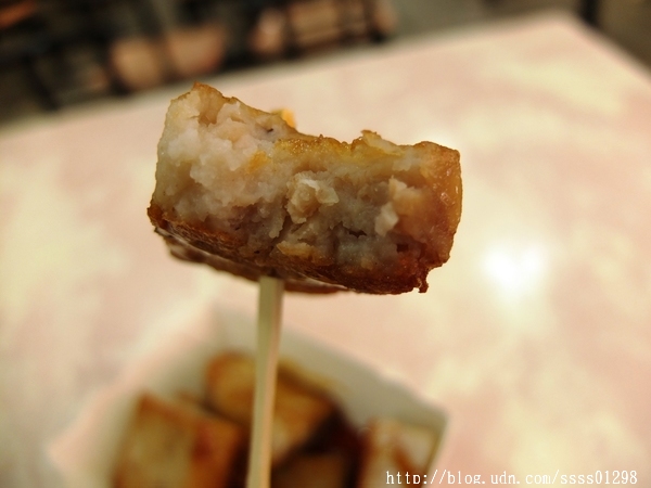 三冠王芋冰城：【美食特搜。高雄甲仙區】三冠王芋冰城。顧客超愛吃的芋粿 份足味美 皮酥可口芋香自然