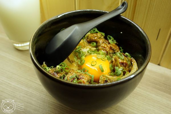 桐 日式燒烤居酒屋 KILI yakitori：【星羽愛美食-台中】7年級小帥哥經營居酒屋，烤肉炸物樣樣精彩，超適合小酌一杯~桐-日式燒烤(KILI yakitori)。