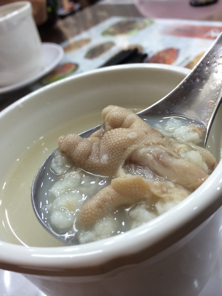 亨運香港茶餐廳：高雄【亨運香港茶餐廳】吃了絕對再訪的茶餐廳 推薦干炒牛肉河粉 原汁柱侯牛腩