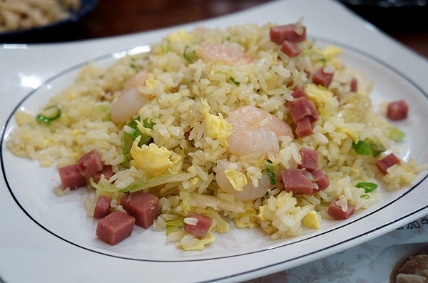 亨運香港茶餐廳：高雄【亨運香港茶餐廳】吃了絕對再訪的茶餐廳 推薦干炒牛肉河粉 原汁柱侯牛腩