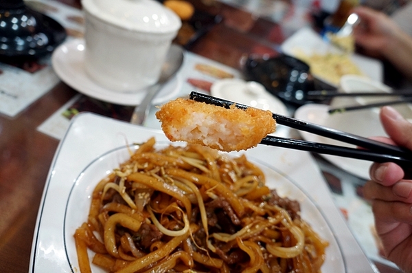 亨運香港茶餐廳：高雄【亨運香港茶餐廳】吃了絕對再訪的茶餐廳 推薦干炒牛肉河粉 原汁柱侯牛腩