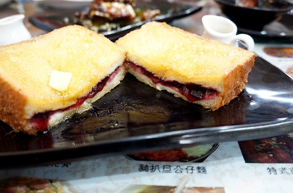 亨運香港茶餐廳：高雄【亨運香港茶餐廳】吃了絕對再訪的茶餐廳 推薦干炒牛肉河粉 原汁柱侯牛腩