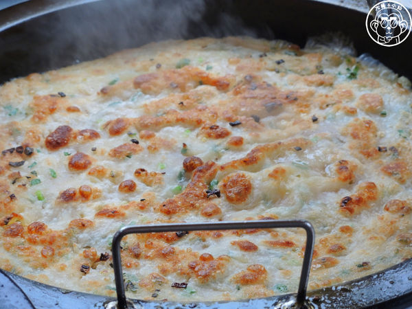 陳記蔥油餅:呷飽祙【新北三重・陳記蔥油餅】排隊銷魂蔥油餅 陳記蔥油餅:呷飽祙【新北三重・陳記蔥油餅】排隊銷魂蔥油餅