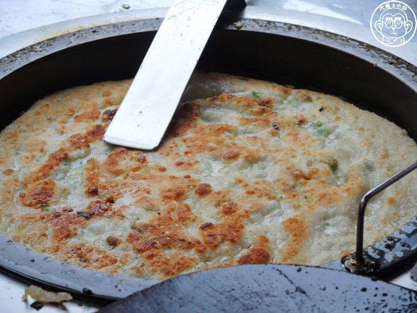 陳記蔥油餅:呷飽祙【新北三重・陳記蔥油餅】排隊銷魂蔥油餅 陳記蔥油餅:呷飽祙【新北三重・陳記蔥油餅】排隊銷魂蔥油餅