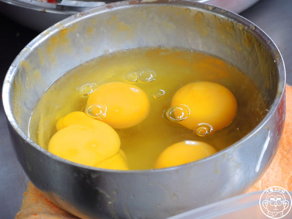 陳記蔥油餅:呷飽祙【新北三重・陳記蔥油餅】排隊銷魂蔥油餅 陳記蔥油餅:呷飽祙【新北三重・陳記蔥油餅】排隊銷魂蔥油餅