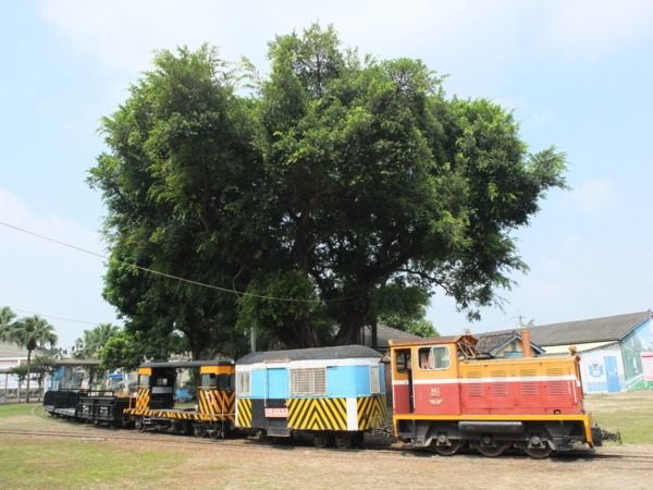 【台南旅遊行程規劃】走進火紅台劇拍攝場景！搭乘五分車初體驗 逛蛋糕工廠 一次征服新營四樣必吃美食
