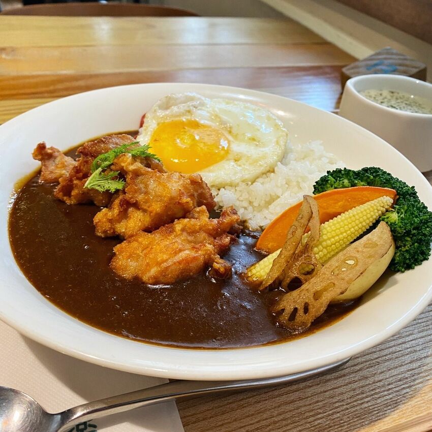 [台中北區] 田樂學院店_for Farm Burger | 巷弄老宅改建早午餐｜手作漢堡｜必吃焦糖布丁｜有插座田樂學院店