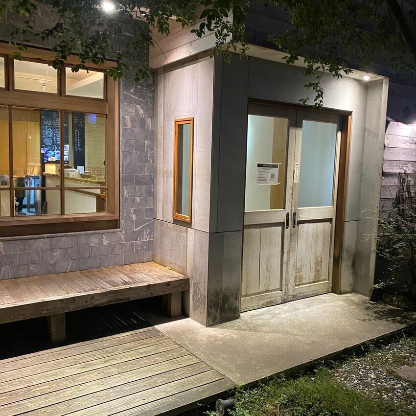 [台中北區] 田樂學院店_for Farm Burger | 巷弄老宅改建早午餐｜手作漢堡｜必吃焦糖布丁｜有插座田樂學院店