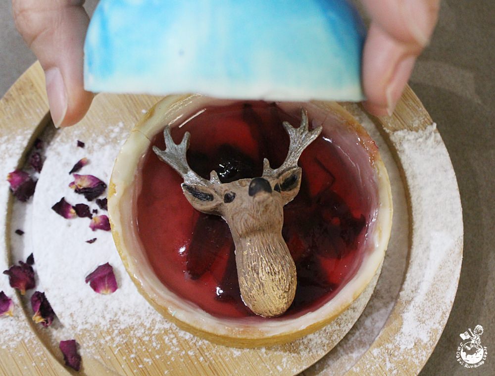 左道，宛如健達出奇蛋充滿美麗驚喜的星球甜點