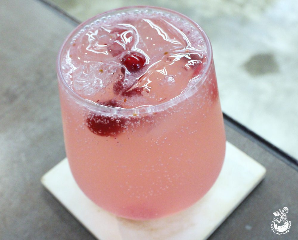 左道，宛如健達出奇蛋充滿美麗驚喜的星球甜點